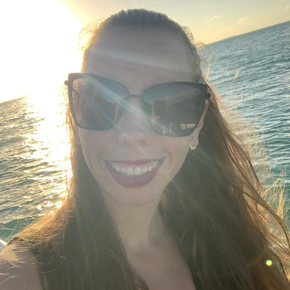 Meet your Posher, Kat - Picture 1 of 1